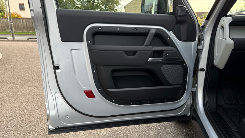 Land Rover Defender 90 Diesel 3.0 D200 Hard Top Auto